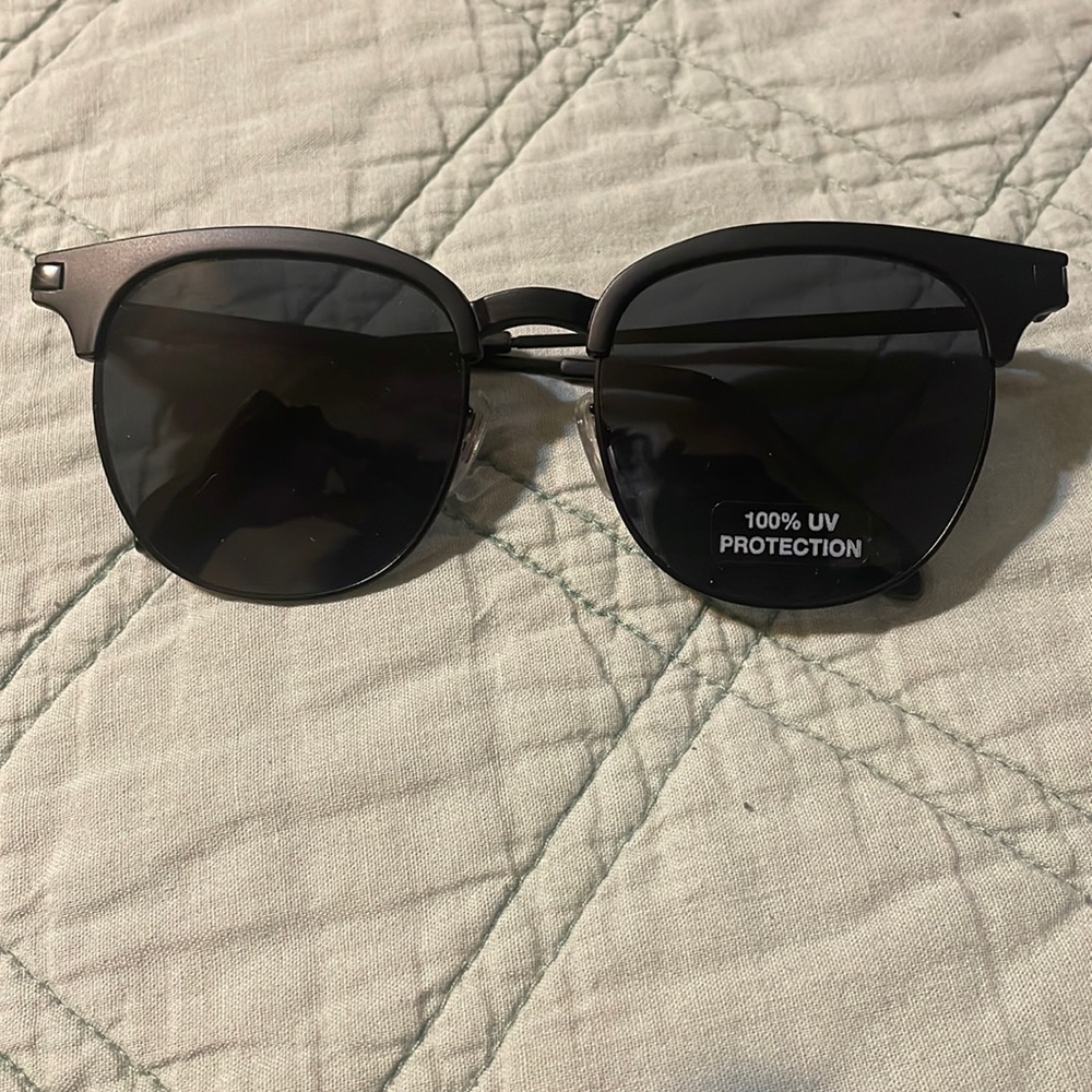 Fossil glasses